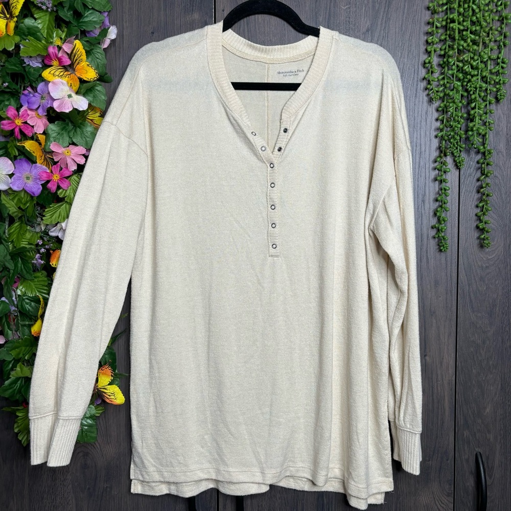 💙2/$40💙Abercrombie & Fitch Pale yellow Long Sleeve Henley Top  Size Large